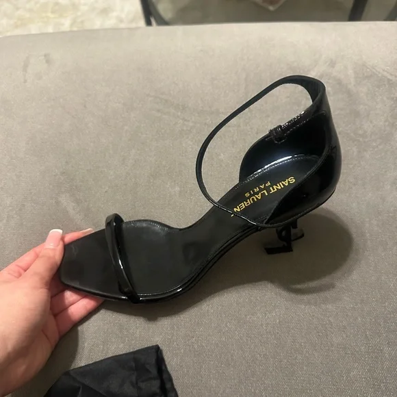 Yves Saint Laurent Black Patent Heels with Iconic Logo - Picture 2 of 7